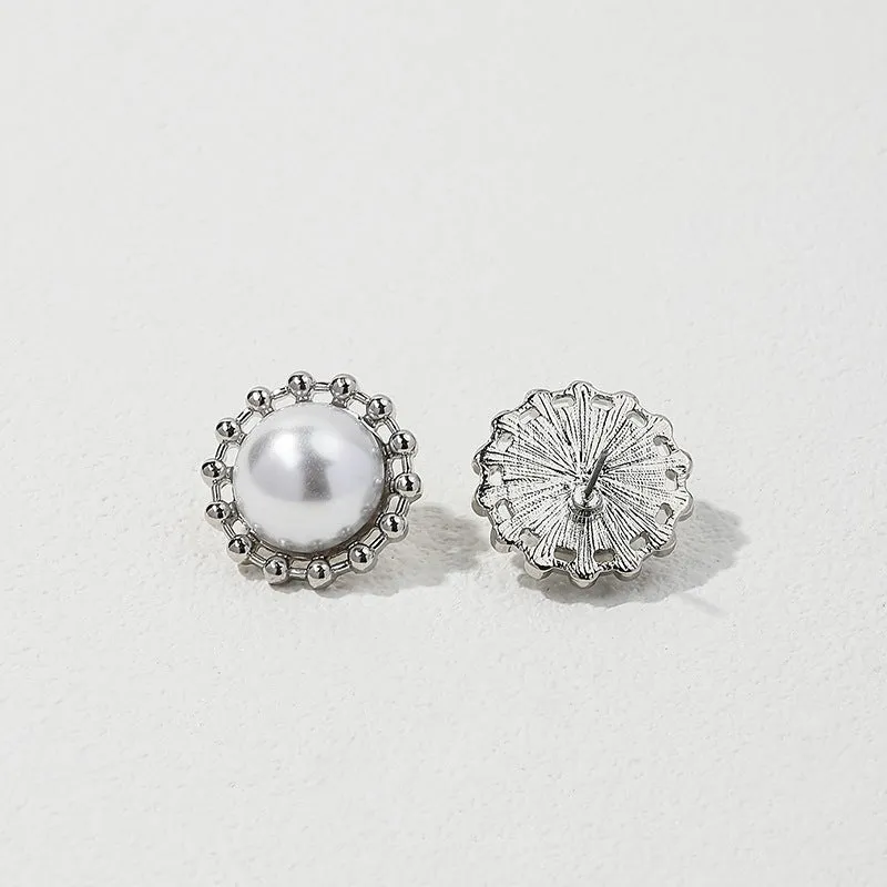 Chic Pearl Earrings with a Touch of French Elegance - A Stylish Addition to Your Collection!