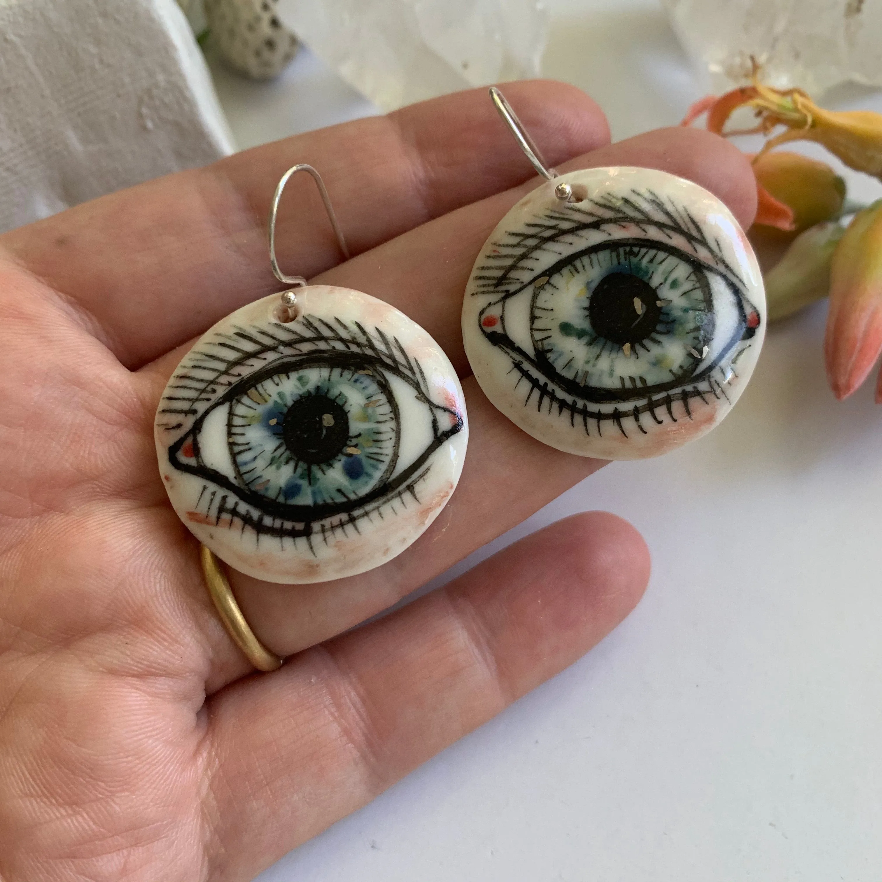 ‘The protective eye' porcelain earrings with gold detail 2