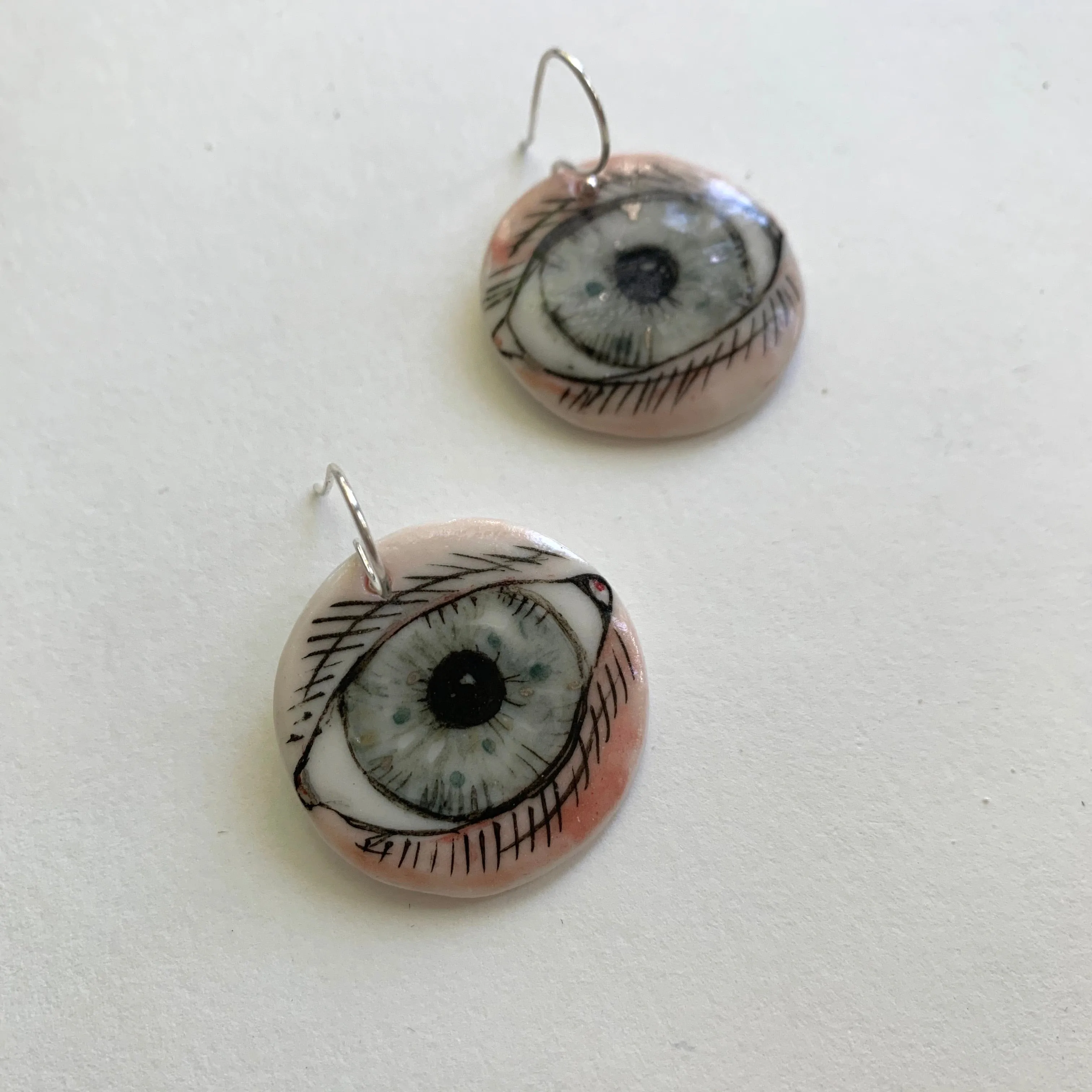 ‘The protective eye' porcelain earrings with gold detail 3